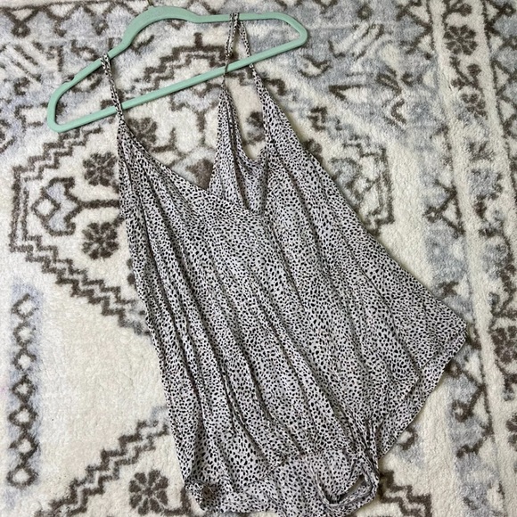 Victoria’s Secret Size M Cream Leopard Dot Print Strappy Vee Neck Sleep Romper - Picture 2 of 3